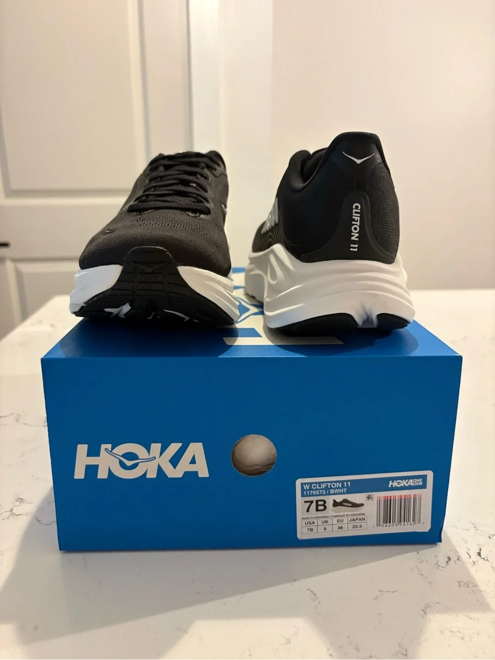 HOKA Clifton 11 Running Shoes